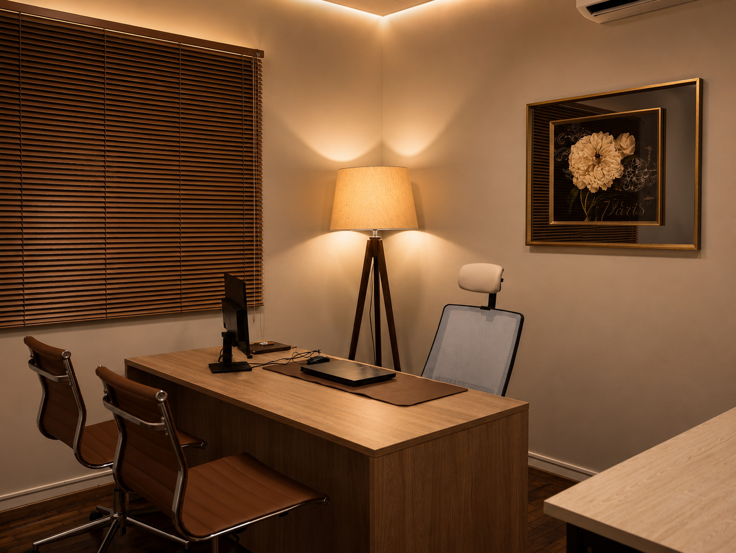Gabinete de atendimento com iluminação aconchegante